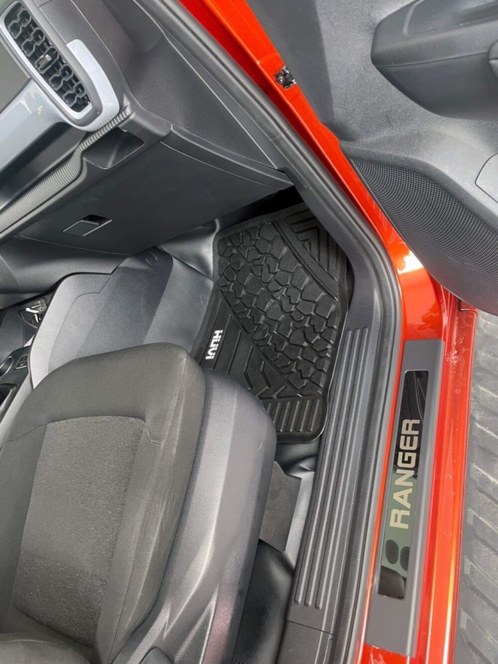 Thảm lót sàn ô tô HUVI cho xe Ford Ranger 2D năm 2023+
