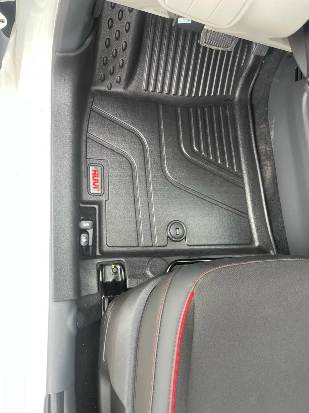 Thảm lót sàn ô tô HUVI cho xe Hyundai Grand i10 3D 2021+ (Sedan) - Hình ảnh 5