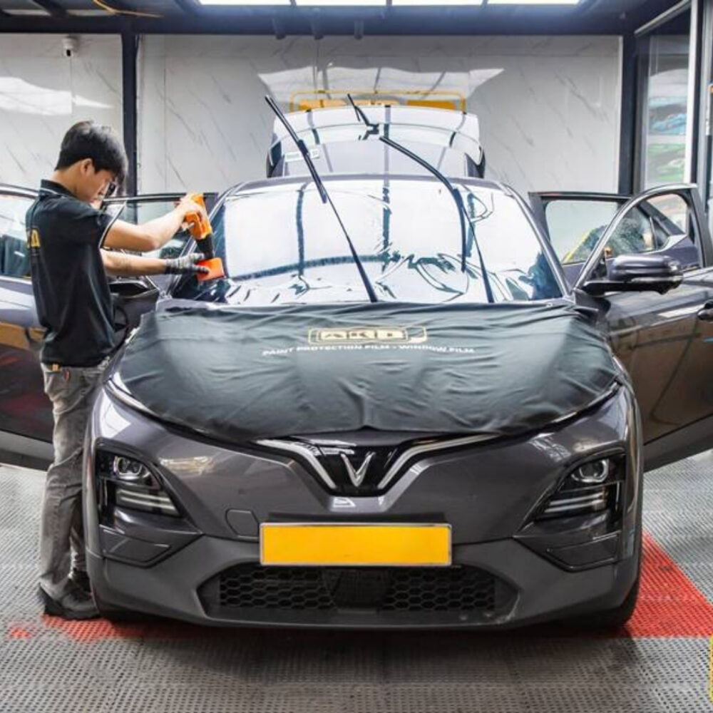 Chính diện xe VinFast VF5 đang được bọc ppf ARI