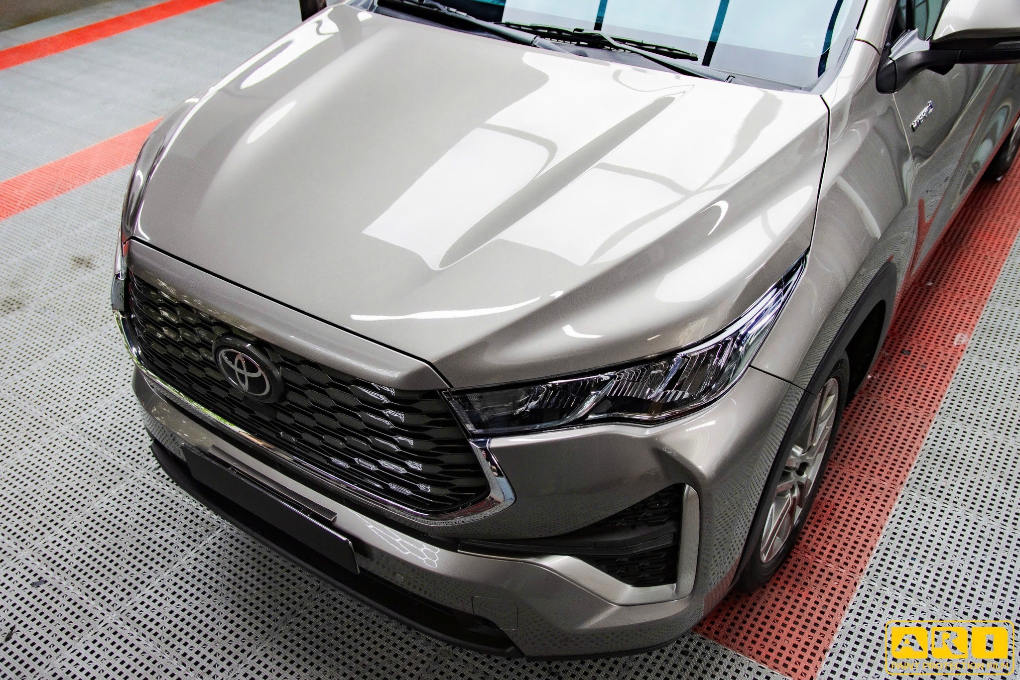 ngoại thất toyota innova cross được dán ppf ari