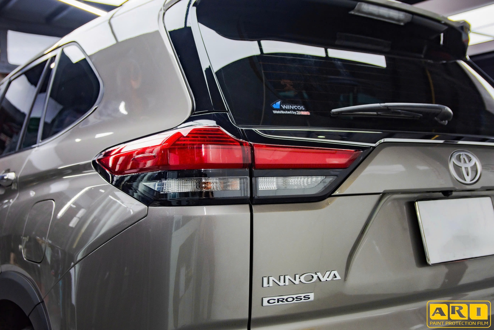 ngoại thất toyota innova cross được dán ppf ari