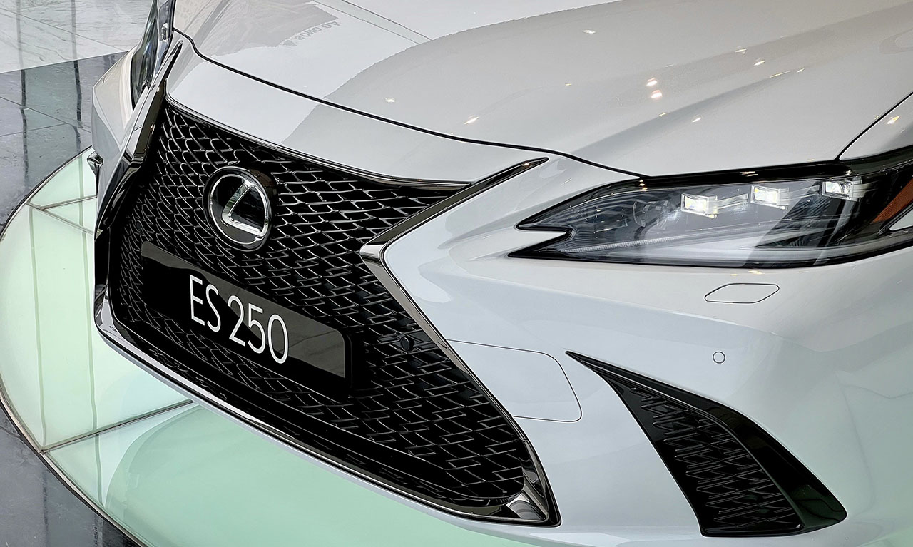 Dán ngoại thất xe Lexus ES và phim PPF ARI